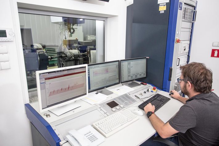 AVL station 412/402 – control cockpit